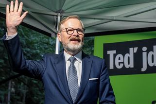 Expremiér Fiala nedá bez košile ani ránu: Konečně řekl proč
