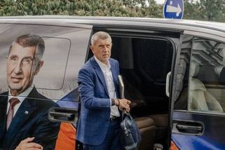Babiš se poprvé ukázal po napadení a popsal incident. Rána přišla zezadu