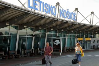 Cisterna na letišti v Košicích narazila do stroje přichystaného k odletu - Novinky