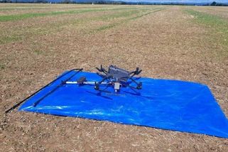 Dron vypustil do vzduchu během leteckého dne. Policistům v Chebu tvrdil, že o zákazu nevěděl - Novinky