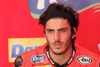Z hvězdy závodění a modelingu se stal bosý poutník. Axel Pons dnes žije úplně jiný život