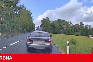 Řidič BMW předjížděl přes plnou čáru. Vyfasoval pokutu i šest trestných bodů