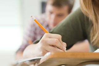 TEST: Odmaturovali byste z českého jazyka? Podívejte se na zadání letošní státní zkoušky