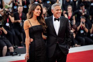 Benátky jim svědčí! Půvabná Amal a charismatický George Clooney společně rozzářili město, kde si řekli ano