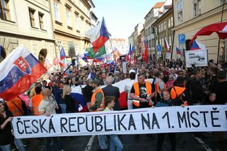 61 dní do voleb: Doba zamořená průzkumy vede k tom...