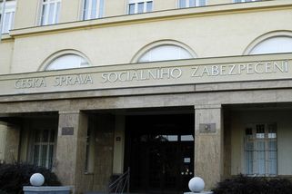 Fiala se omluvil budoucím důchodcům za selhání státu - Novinky