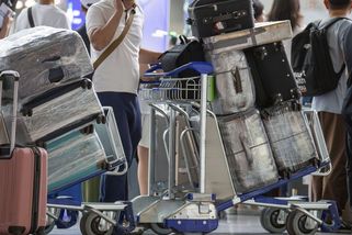 Tisíce migrantů prchají z Řecka do Německa. Na letištích německý dozor chybí - Novinky