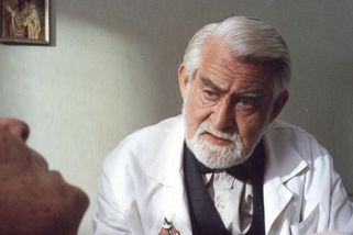 Démonický Ilja Racek. Režim ho dusil, sloužil u pétépáků, nepodepsal Antichartu, rakovinu opomíjel - Médium.cz
