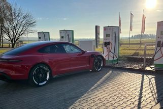 Snížení cen elektřiny pomáhá rozvoji elektromobility, elektrických aut je ale na silnicích pořád málo - Garáž.cz