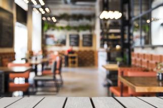 Číšník nám v restauraci naúčtoval dvojnásobné ceny. Když jsme odmítli zaplatit, zavolal ochranku - Médium.cz