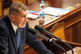 Dejte nám sloty. Babiš si ve Sněmovně zahrál na leteckého dispečera - Novinky