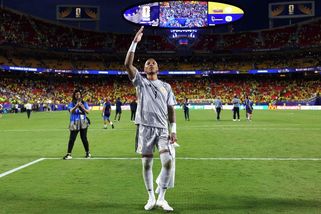 MS fotbal | Curacao je v euforii. Advocaat byl opět naměkko, hrdina dostal pusu od královny - Sport.cz