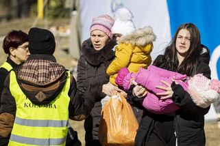 Češi poslali na pomoc Ukrajině miliardy - Novinky
