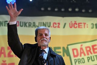 Tisíce lidí v Praze vyjádřily podporu Ukrajině. Vystoupil Petr Pavel a velvyslanec ohromil češtinou - Novinky