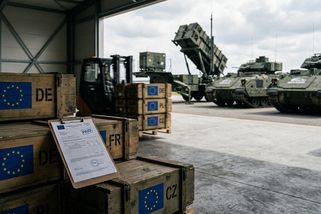 Vance slaví konec americké pomoci Ukrajině. A Evropa platí účet