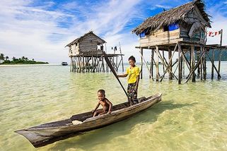 Lidé z kmene Bajau mají obří slezinu, propíchnuté bubínky a pod vodou vydrží až deset minut - Médium.cz
