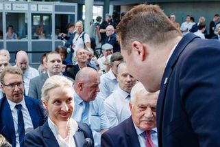 Část AfD nechtěla Okamuru v Berlíně. Kvůli jeho útokům na sudetské Němce