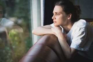 Nemáte kolem sebe moc lidí? Hrozí vám riziko nemocí srdce, depresí i vzniku demence. Jak je to možné? - Proženy.cz