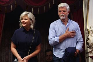 Utajená návštěva prezidenta s první dámou ve Varech: Od herců a diváků si vysloužili obří potlesk