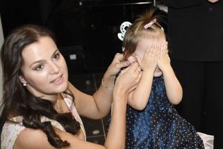 Proč dávám děti na sítě. Ornella Koktová vysvětlila své důvody a zmínila problém nálepek přes obličej