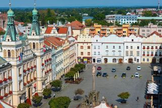 Opilci se oddávali sexu na rušné pardubické ulici. Vášeň zhasila až policejní hlídka