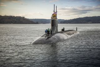 Íránské námořnictvo přinutilo americkou ponorku k vynoření