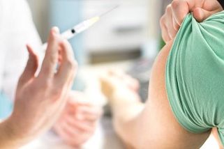 Máme se bát záškrtu a černého kašle? Začíná se mluvit o přeočkování dospělých