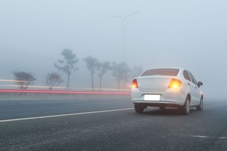 Co je horší než mlhovkáři? Ti, co v mlze nesvítí vůbec. A přitom jsou v tom docela nevinně - Garáž.cz