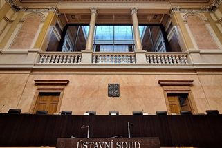 Ústavní soud rozhodl, aniž vyslechl vládu. Je to nepochopitelné, říká ústavní právník Kudrna - Echo24.cz