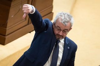 KOMENTÁŘ: Marek Benda dvě školy nedostudoval, třetí dokončil podvodem. I přesto si myslí, že má právo mluvit o současném školství - Přehledně 24