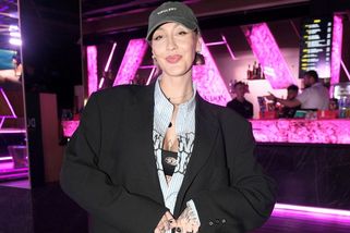Hvězda Survivoru provokuje v plavkách. Kundosaki je sexy mamina