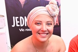 Anička Slováčková se vrací domů z nemocnice. Felix se podělil o dobré zprávy