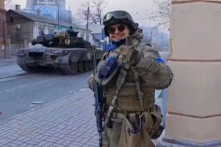 „Sbalte se a odejděte, dokud jsme hodní.“ Azovští se ženou zpět do Mariupolu a předeslali Rusům peklo, jaké na ně čeká, pokud zůstanou