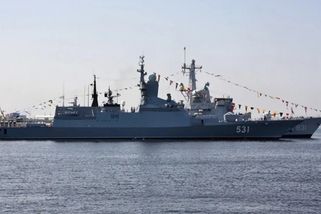 Ruská korveta zahnala německou pobřežní stráž v Baltském moři. Okamžitě se stáhla a tanker bez potíží proplul