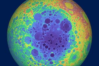 Na odvrácené straně Měsíce jsme našli gigantickou kovovou strukturu, oznámila NASA
