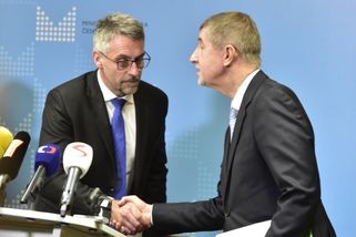 Hlavně neurazit vládní parťáky. Metnarovo vnitro v...