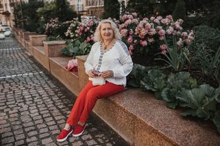 Ani barva, ani vzor: stylistka prozradila, co je nejdůležitější věc v šatníku žen po 60. Vizuálně vás omladí