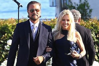 Před 43 lety nafotili Heather Locklear a Lorenzo Lamas sexy obálku časopisu jen v plavkách. Teď spolu chodí!
