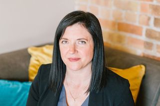 Klára (38): V kapsách mého manžela jsem našla účtenku za drahý svetr. Nebyl pro mě