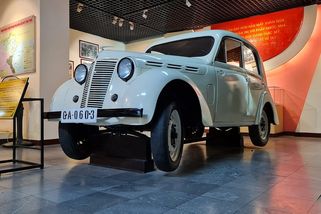 Ve Hanoji je k vidění je unikátní Renault, který prošel v roce 1968 bojem u Saigonu