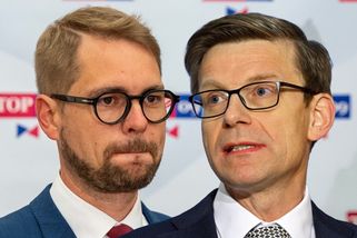 Černé pondělí pro diplomacii a trpasličí pletichy. Opozice reaguje na Pavla a summit NATO