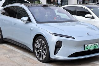 BMW má problém: V Evropě je nové elektrické kombi. Má 489 koní, dojezd až 560 km a hlavně je levnější