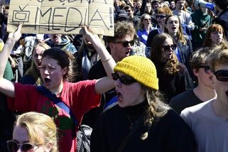 Účast žáků na demonstraci? Omluvení absence závisí na rozhodnutí škol, zní z ministerstva