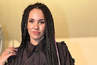 Kamarádky se bojí, aby nepřišla o hřívu: Míša Tomešová si znovu nechala naplést desítky copánků. Vlasy skoro nemyje - Super.cz