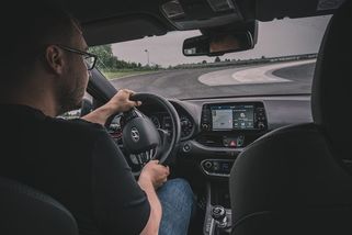 Řízení vás svlékne do naha! Tedy určitě aspoň vaši povahu - Garáž.cz
