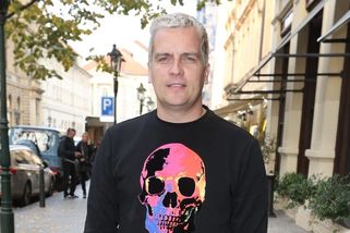 Z idola první SuperStar je táta a kutil. Julian Záhorovský vyměnil záři reflektorů za klidný život a sexy ženu - Super.cz