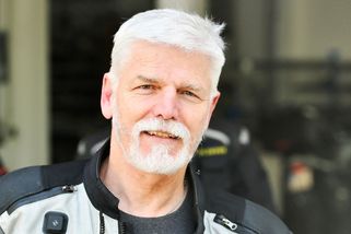 Pavel se omluvil, že jel na motorce bez helmy - Novinky