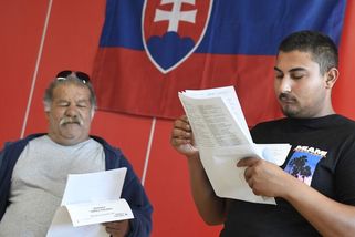 Romové si na Slovensku půjčili od lichvářů a marně čekají na slíbené peníze za účast ve volbách - Novinky