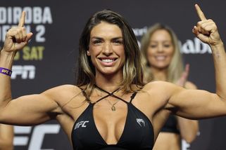 MMA | Kráska, která dráždí fanoušky. Šampionka si už připravuje pěsti - Sport.cz