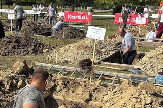 V Maďarsku se konal tradiční závod v kopání hrobů - Novinky